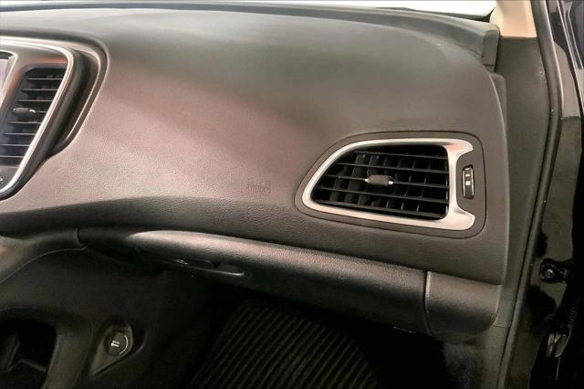 2017 Chrysler 200 Limited Platinum