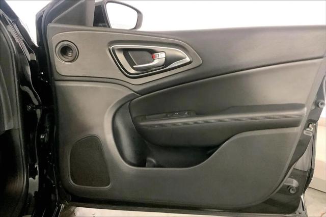 2017 Chrysler 200 Limited Platinum