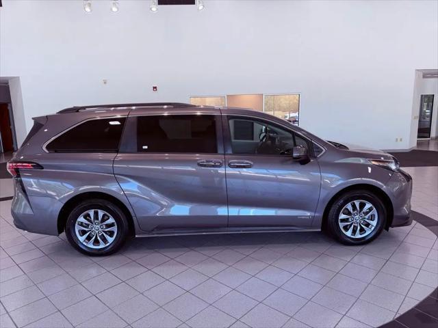 2021 Toyota Sienna LE