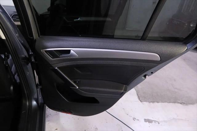 2015 Volkswagen Golf TDI S 4-Door