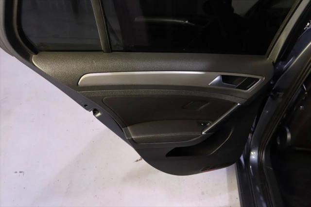 2015 Volkswagen Golf TDI S 4-Door