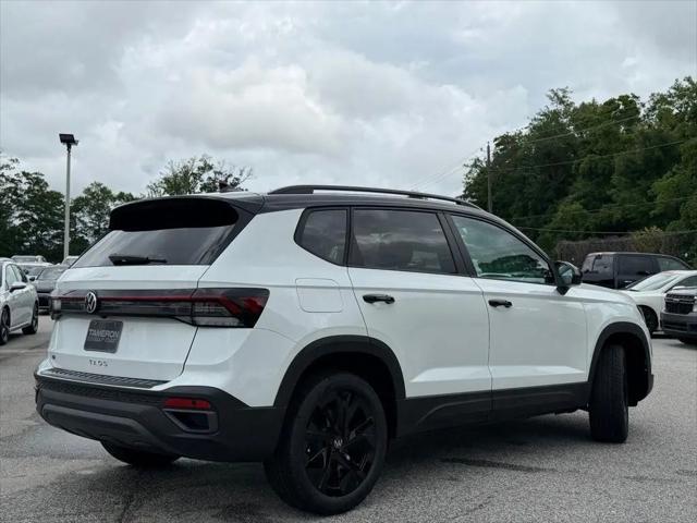 2026 Volkswagen Taos SE Black