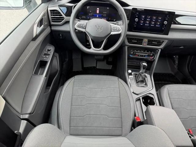 2026 Volkswagen Taos SE Black