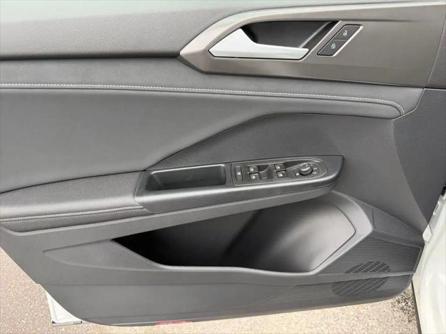 2026 Volkswagen Taos SE Black