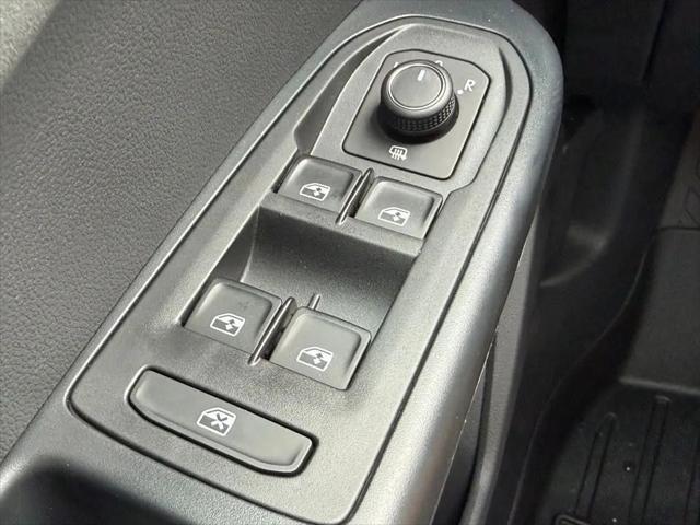 2026 Volkswagen Taos SE Black