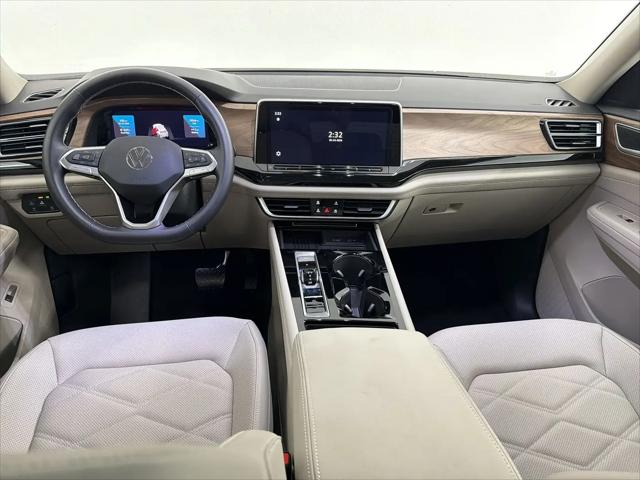 2026 Volkswagen Atlas SE with Technology