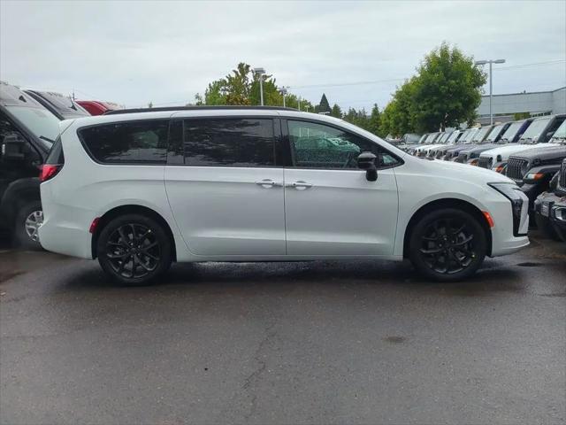 2027 Chrysler Pacifica Limited