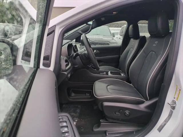 2027 Chrysler Pacifica Limited