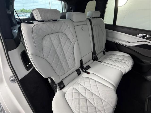 2027 BMW X7 xDrive40i