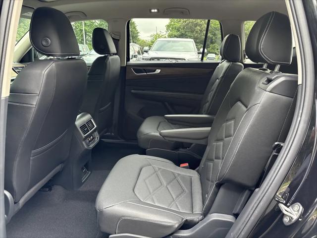 2026 Volkswagen Atlas SE with Technology
