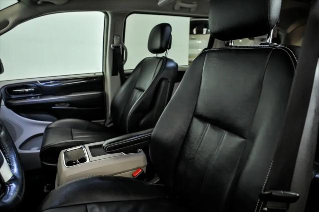 2015 Chrysler Town & Country Touring