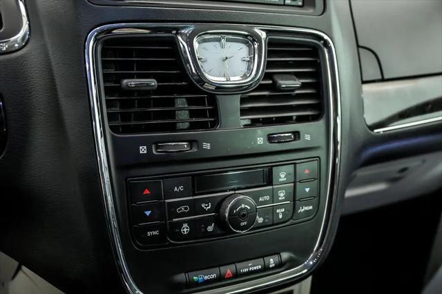 2015 Chrysler Town & Country Touring