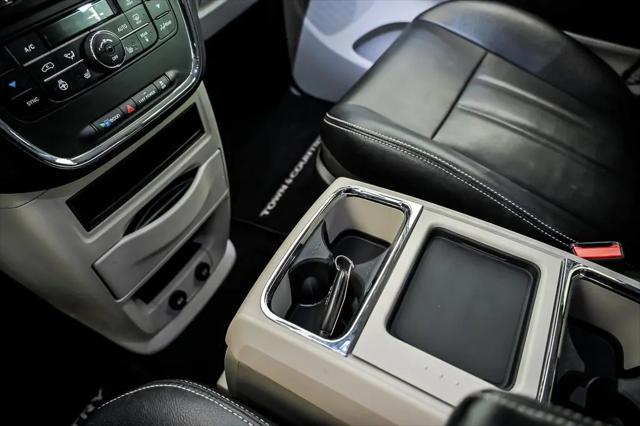 2015 Chrysler Town & Country Touring