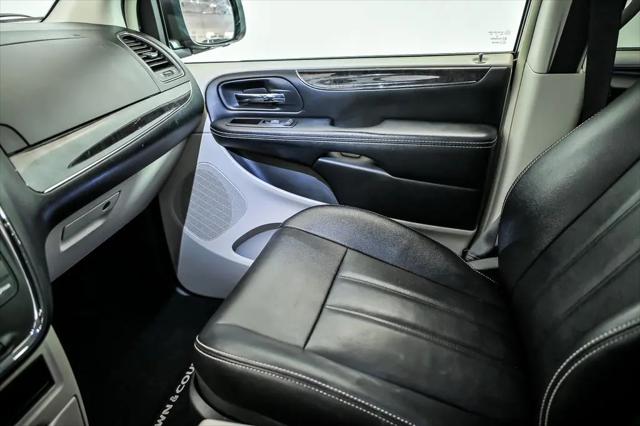 2015 Chrysler Town & Country Touring