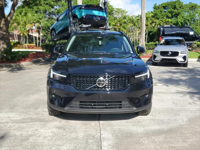 2026 Volvo XC40 Plus, B5 AWD Gas (mild hybrid), Dark