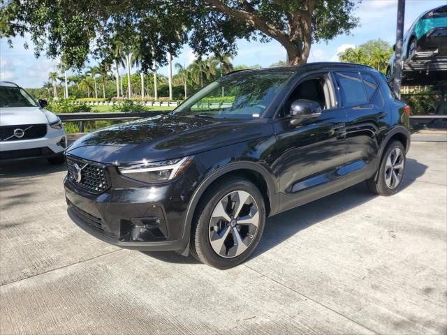 2026 Volvo XC40 Plus, B5 AWD Gas (mild hybrid), Dark