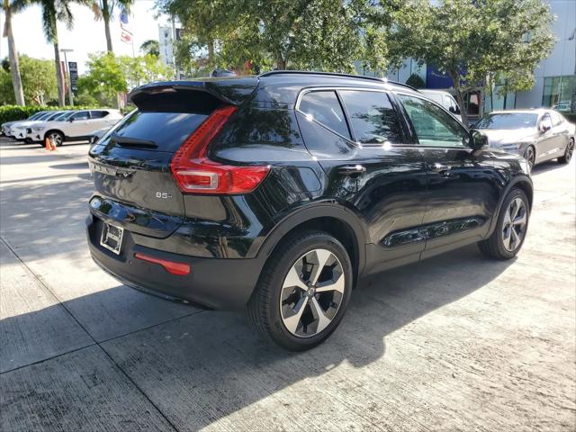 2026 Volvo XC40 Plus, B5 AWD Gas (mild hybrid), Dark