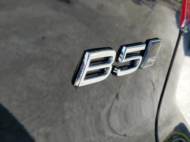 2026 Volvo XC40 Plus, B5 AWD Gas (mild hybrid), Dark