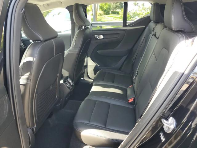 2026 Volvo XC40 Plus, B5 AWD Gas (mild hybrid), Dark