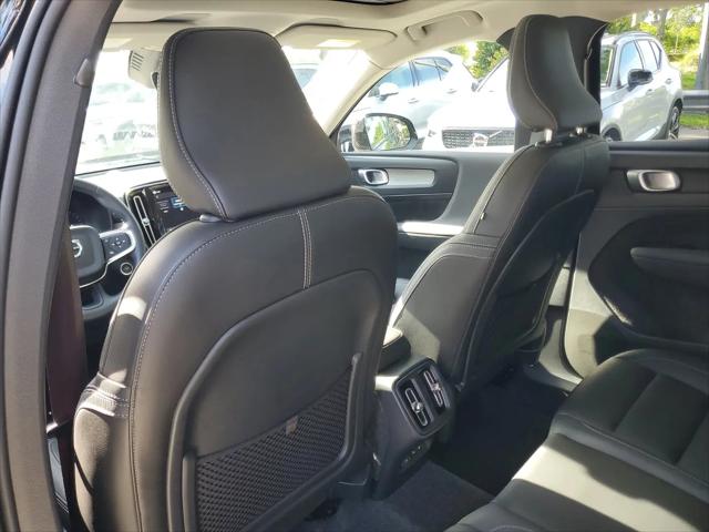 2026 Volvo XC40 Plus, B5 AWD Gas (mild hybrid), Dark