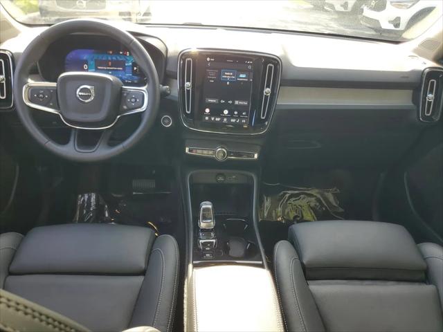 2026 Volvo XC40 Plus, B5 AWD Gas (mild hybrid), Dark