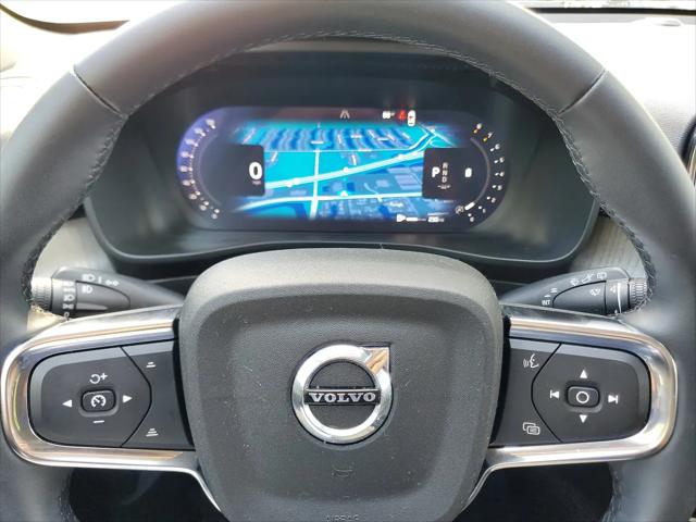 2026 Volvo XC40 Plus, B5 AWD Gas (mild hybrid), Dark