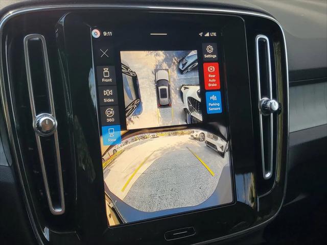 2026 Volvo XC40 Plus, B5 AWD Gas (mild hybrid), Dark