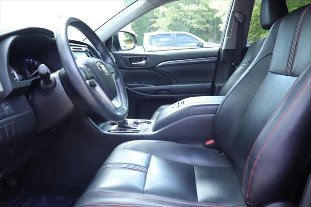 2019 Toyota Highlander SE