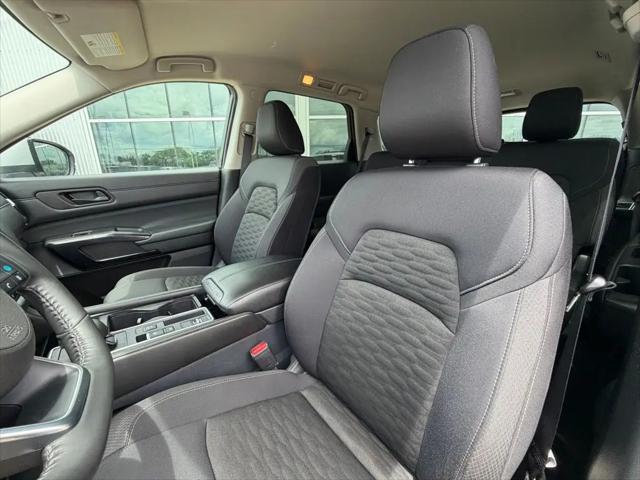 2025 Nissan Pathfinder SV FWD