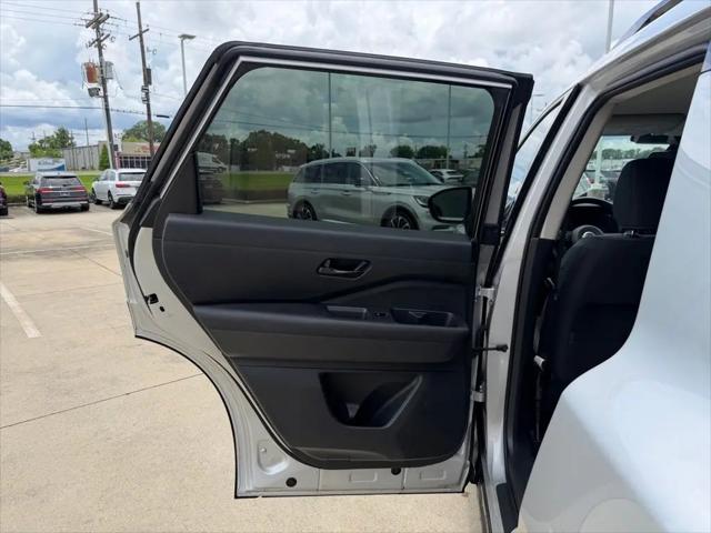 2025 Nissan Pathfinder SV FWD