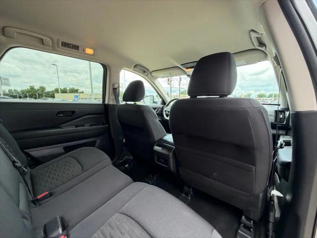 2025 Nissan Pathfinder SV FWD
