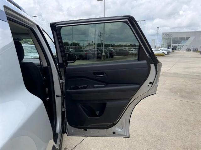 2025 Nissan Pathfinder SV FWD