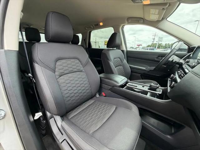 2025 Nissan Pathfinder SV FWD