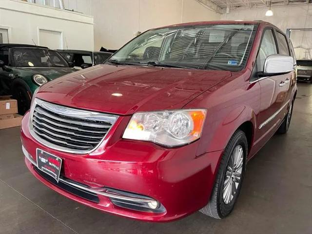 2015 Chrysler Town & Country Touring-L