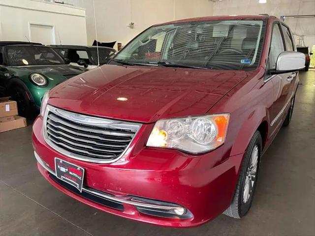 2015 Chrysler Town & Country Touring-L