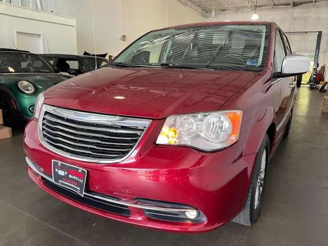 2015 Chrysler Town & Country Touring-L