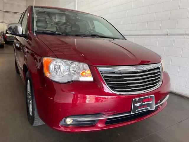 2015 Chrysler Town & Country Touring-L