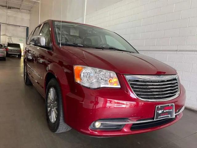 2015 Chrysler Town & Country Touring-L