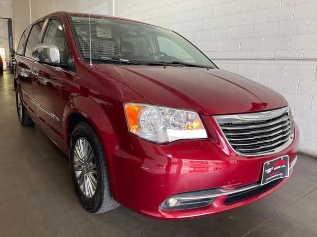 2015 Chrysler Town & Country Touring-L