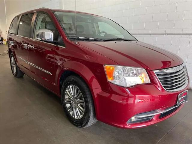 2015 Chrysler Town & Country Touring-L