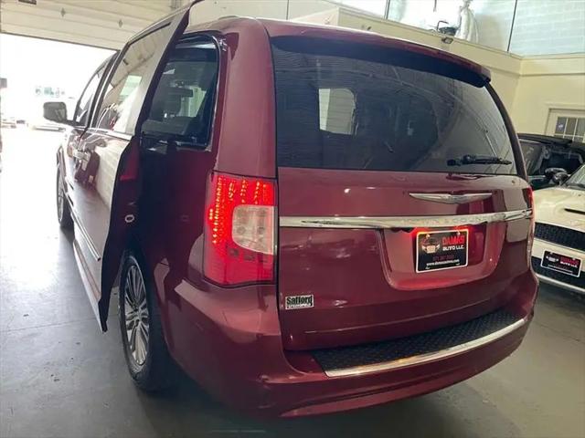 2015 Chrysler Town & Country Touring-L