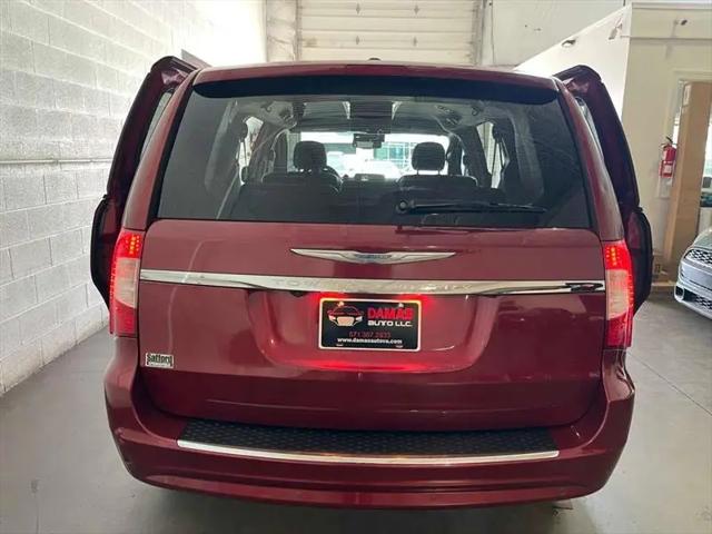 2015 Chrysler Town & Country Touring-L