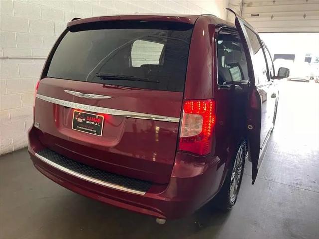 2015 Chrysler Town & Country Touring-L