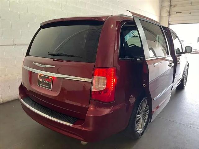 2015 Chrysler Town & Country Touring-L