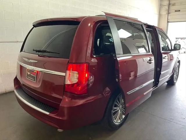 2015 Chrysler Town & Country Touring-L