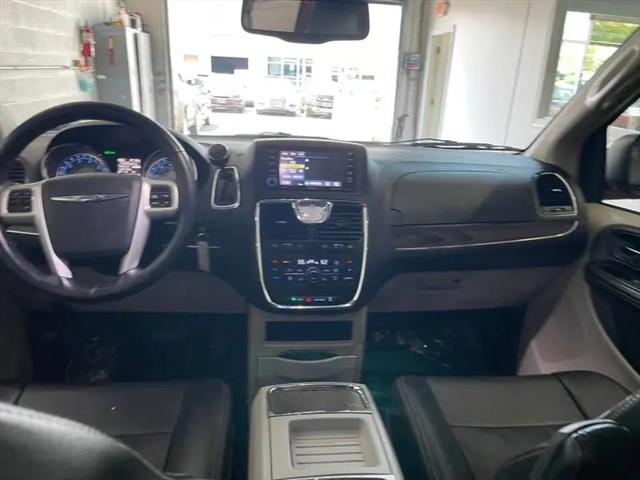 2015 Chrysler Town & Country Touring-L