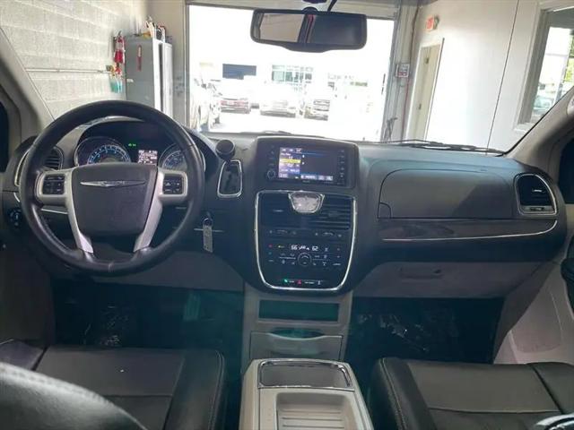 2015 Chrysler Town & Country Touring-L