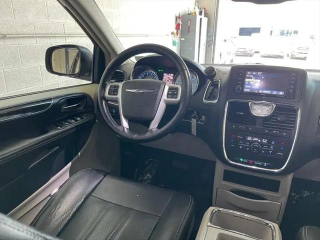 2015 Chrysler Town & Country Touring-L