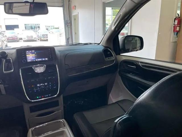 2015 Chrysler Town & Country Touring-L