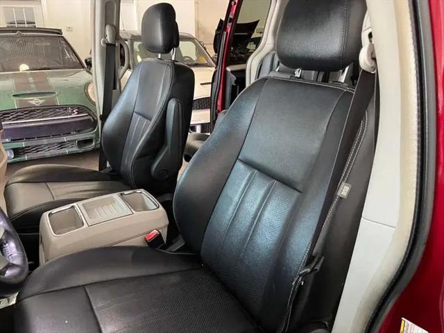 2015 Chrysler Town & Country Touring-L